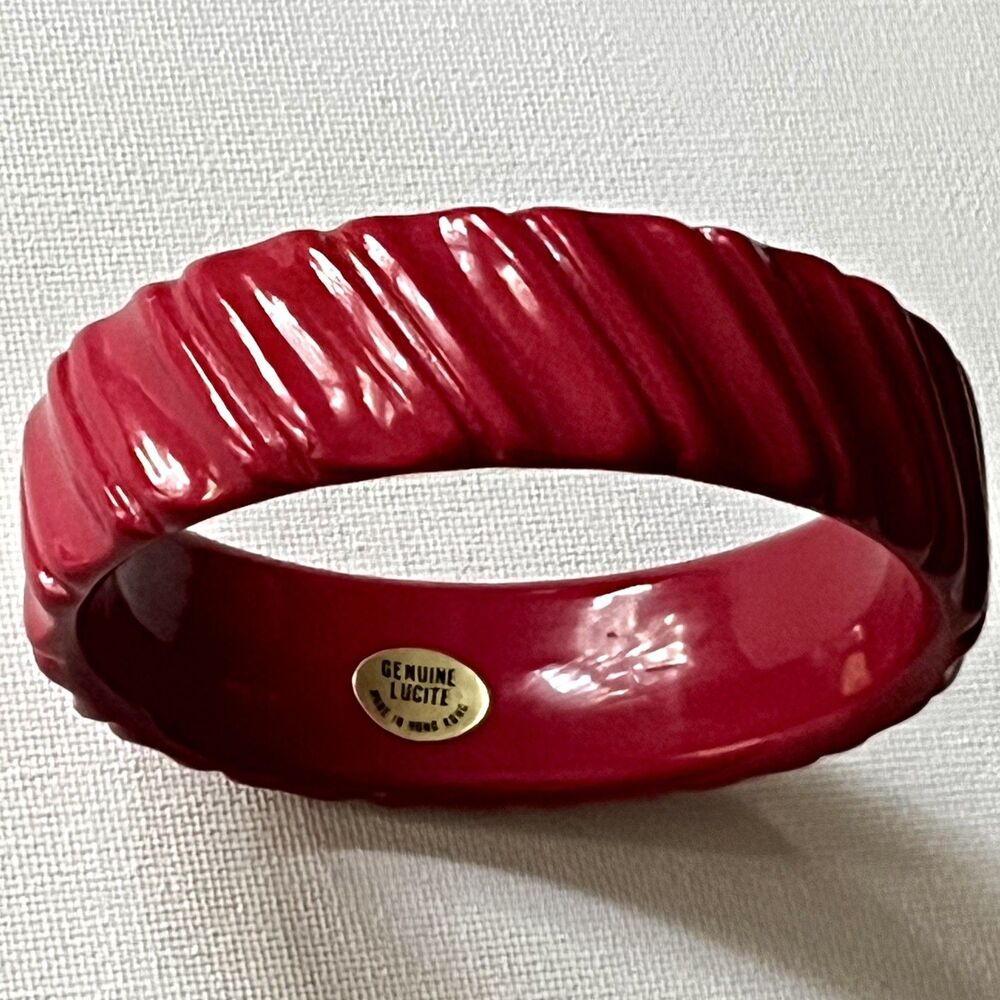 Vintage 1" Wide Cherry Red Colored Ribbed Bangle Bracelet Lucite